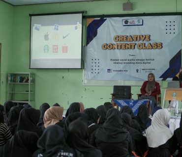 Mahasiswa FISIP UMPO Gelar “Creative Content Class” di SMAN 1 Dolopo, Angkat Tema Strategi Branding di Era Digital